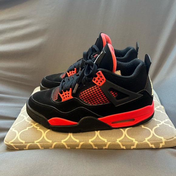Jordan 4 Retro
Thunder Red” - Picture 3 of 13